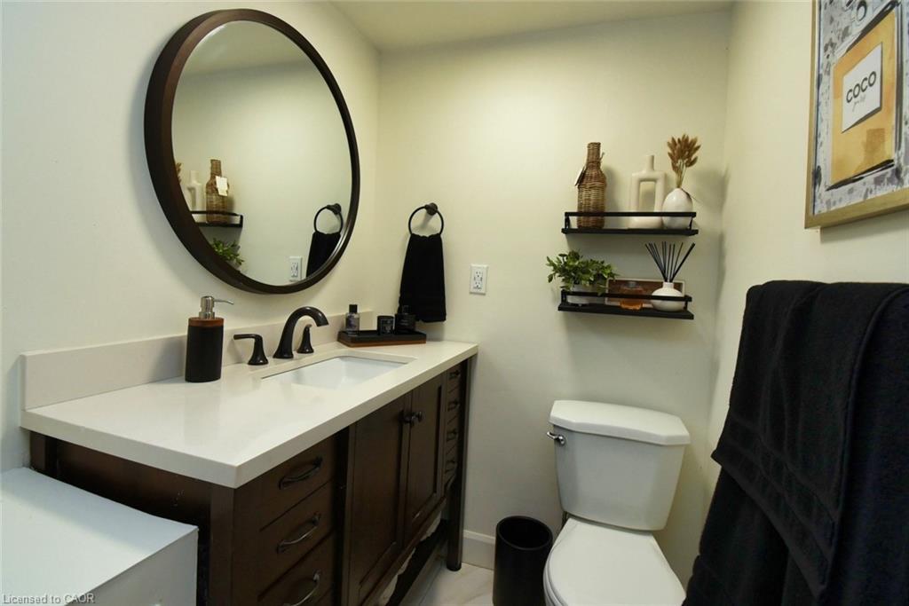 14 Basin Crescent, Hamilton, ON - Indoor Photo Showing Bathroom