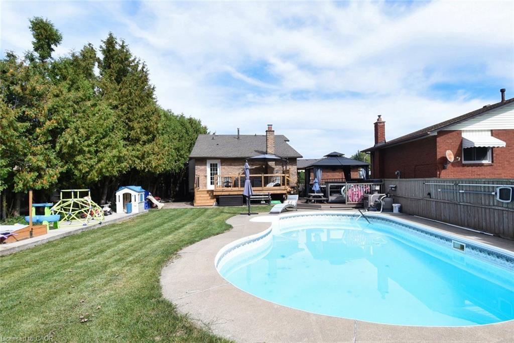 14 Basin Crescent, Hamilton, ON - Outdoor With In Ground Pool With Backyard