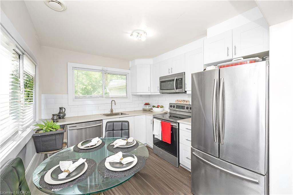 625 Sims Avenue, Fort Erie, ON - Indoor Photo Showing Kitchen