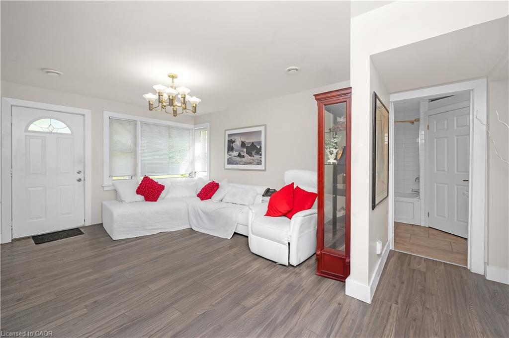 625 Sims Avenue, Fort Erie, ON - Indoor Photo Showing Bedroom