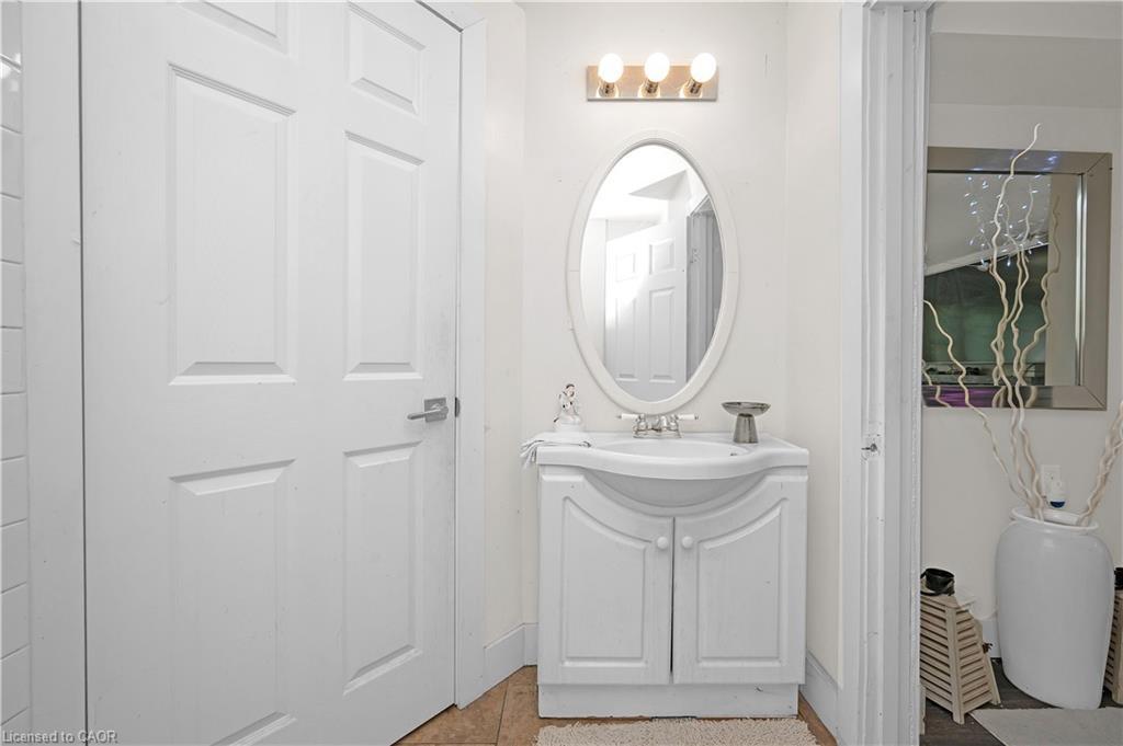 625 Sims Avenue, Fort Erie, ON - Indoor Photo Showing Bathroom