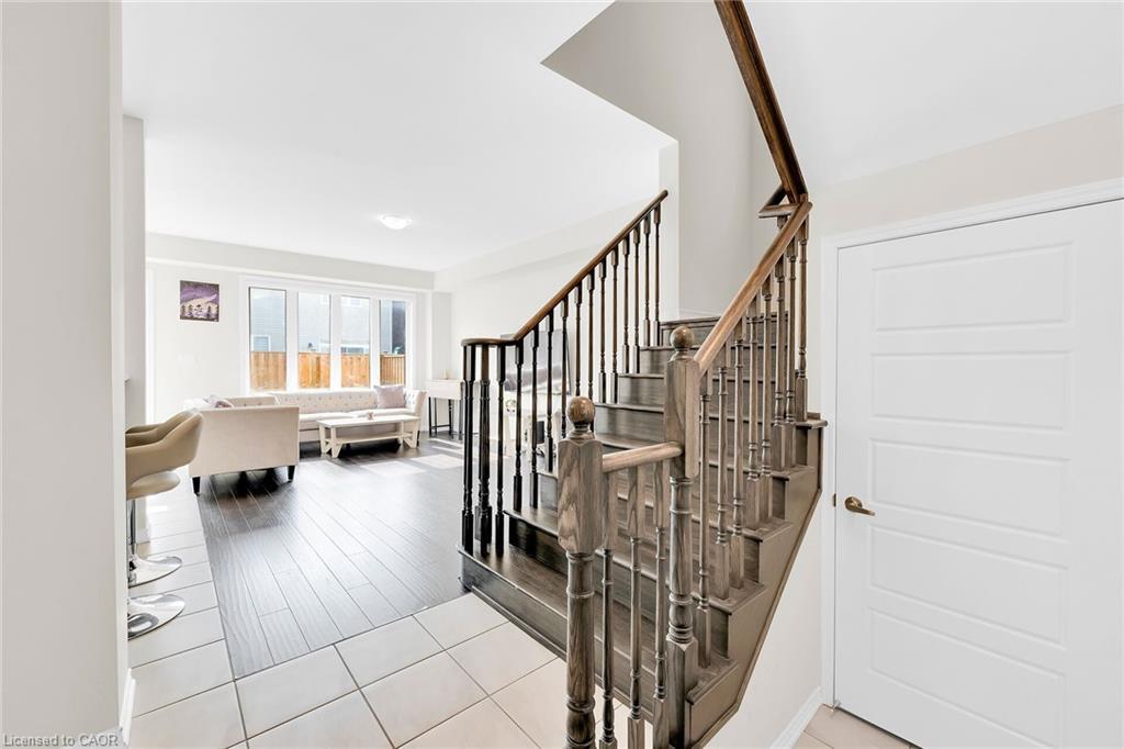 11 Honey Comb Trail, Welland, ON - Indoor Photo Showing Other Room