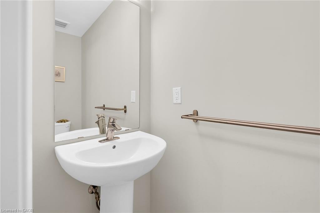 11 Honey Comb Trail, Welland, ON - Indoor Photo Showing Bathroom