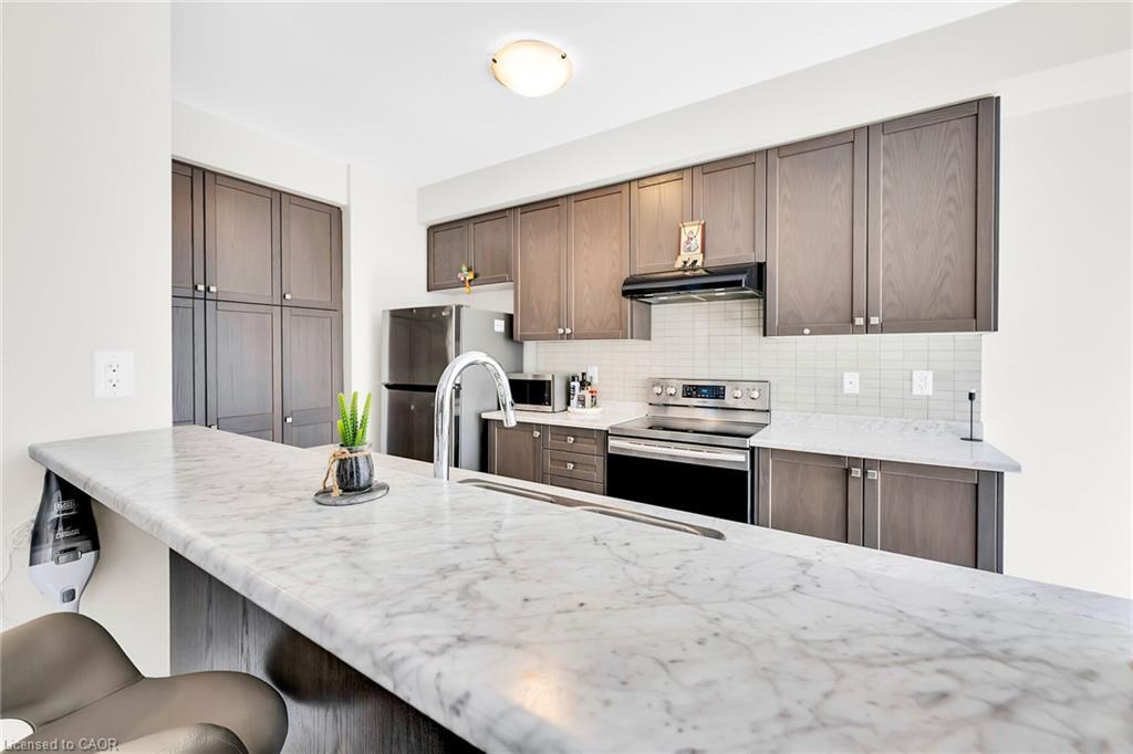 11 Honey Comb Trail, Welland, ON - Indoor Photo Showing Kitchen