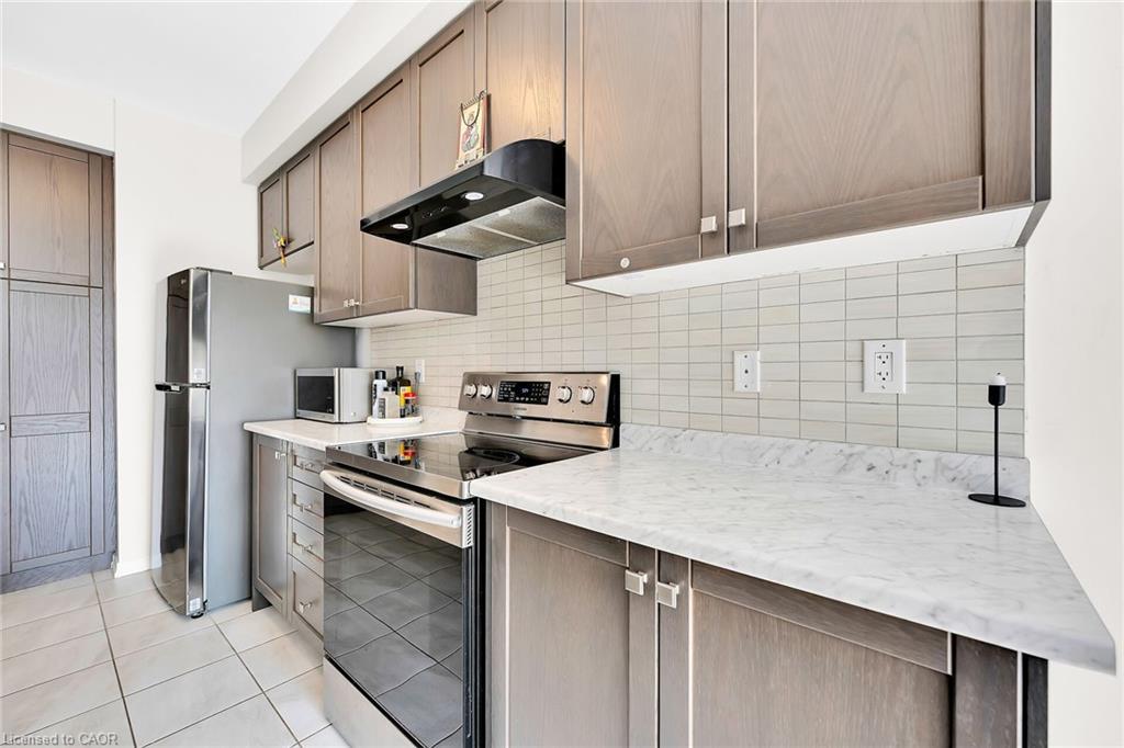 11 Honey Comb Trail, Welland, ON - Indoor Photo Showing Kitchen