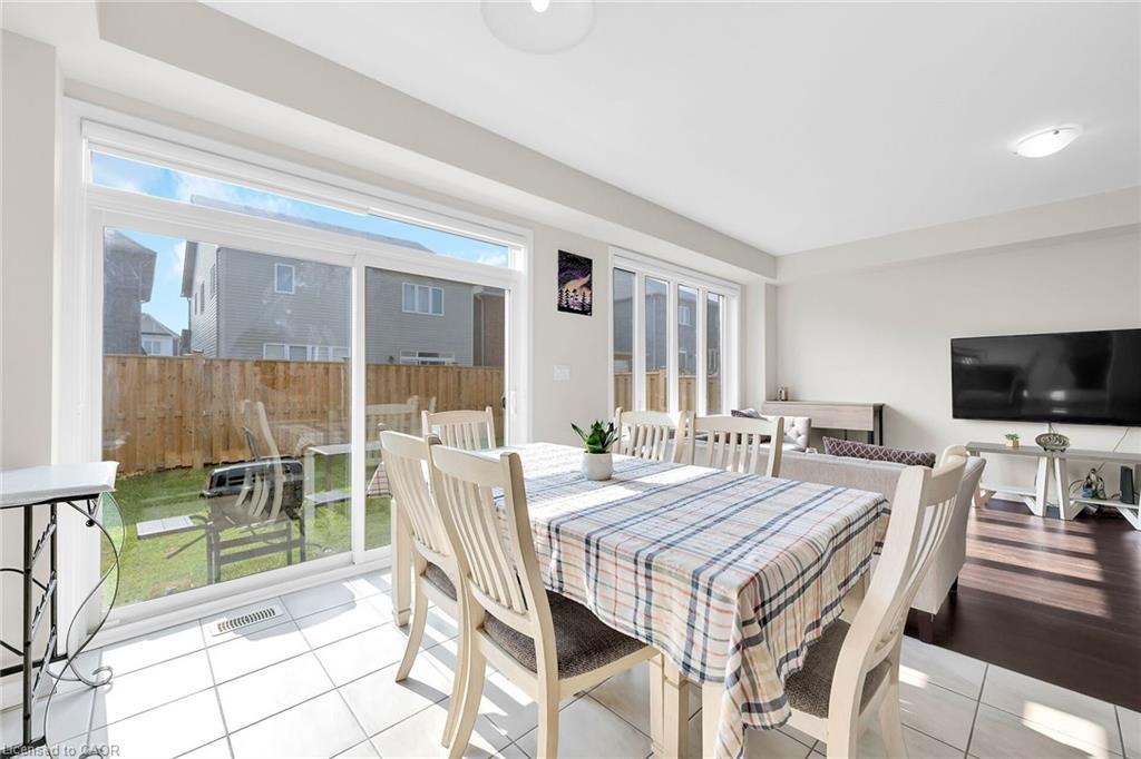 11 Honey Comb Trail, Welland, ON - Indoor Photo Showing Dining Room