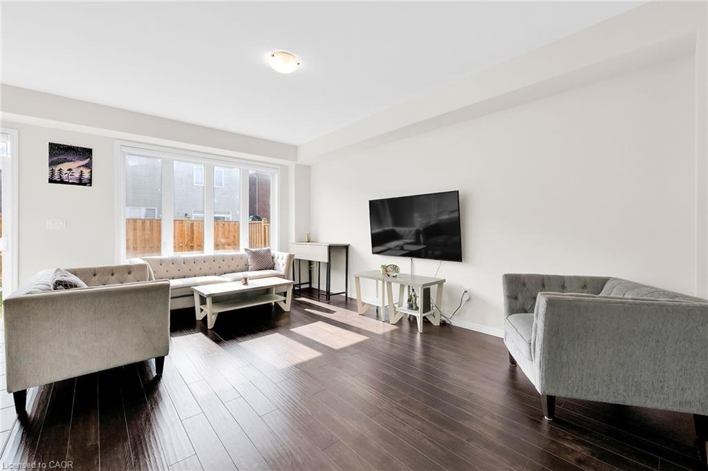 11 Honey Comb Trail, Welland, ON - Indoor Photo Showing Living Room