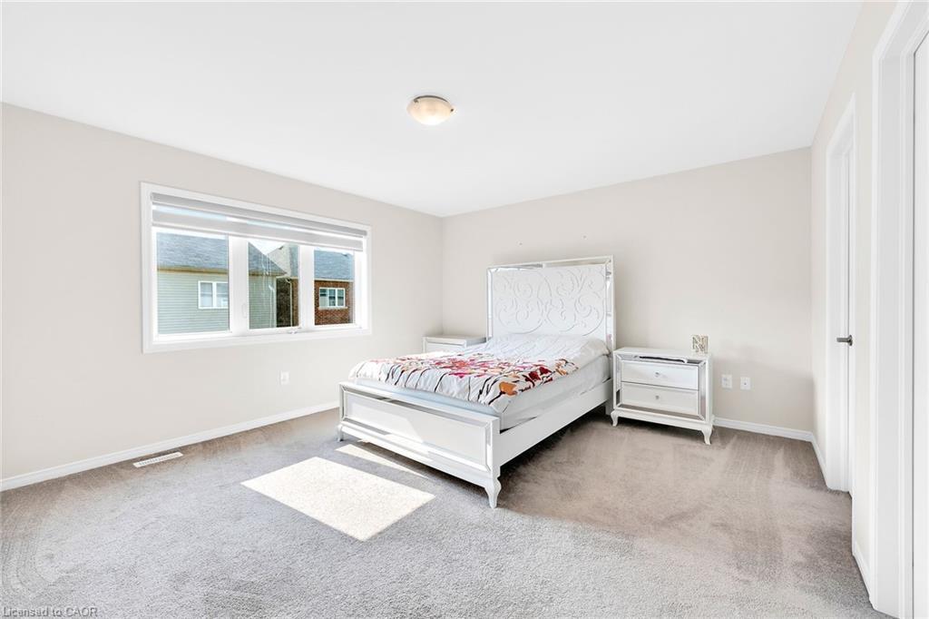 11 Honey Comb Trail, Welland, ON - Indoor Photo Showing Bedroom
