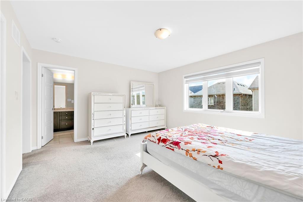 11 Honey Comb Trail, Welland, ON - Indoor Photo Showing Bedroom