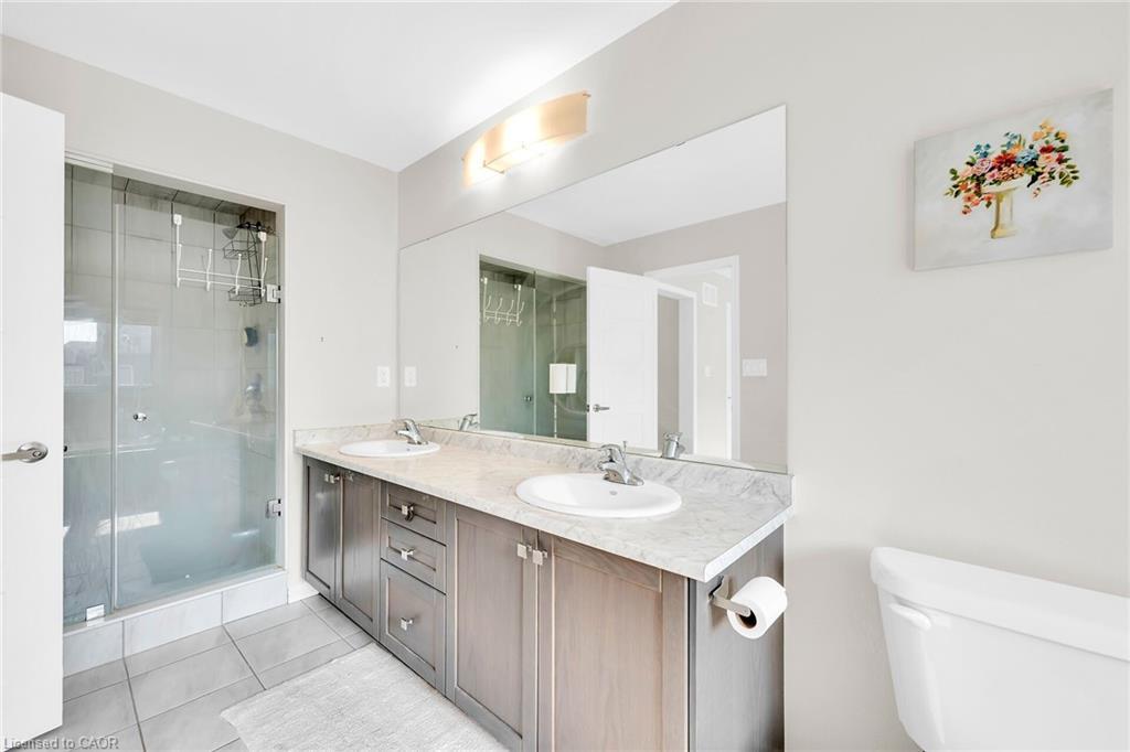 11 Honey Comb Trail, Welland, ON - Indoor Photo Showing Bathroom