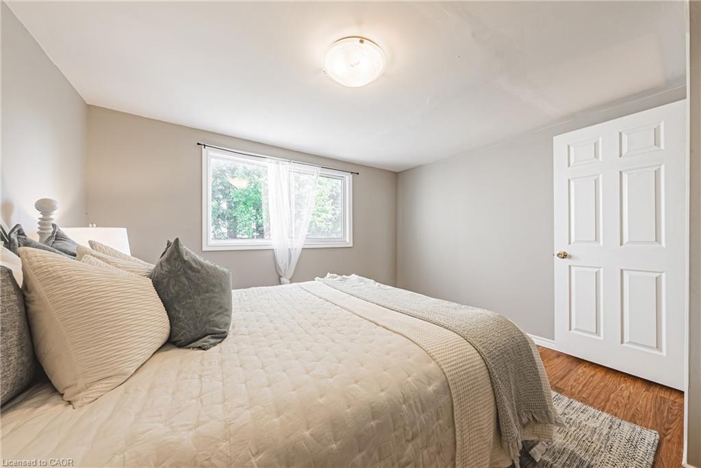 24 Rowanwood Street, Hamilton, ON - Indoor Photo Showing Bedroom