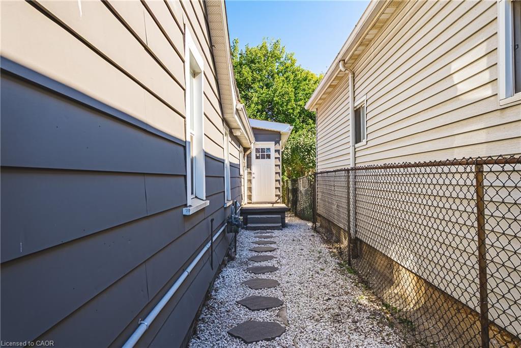 24 Rowanwood Street, Hamilton, ON - Outdoor