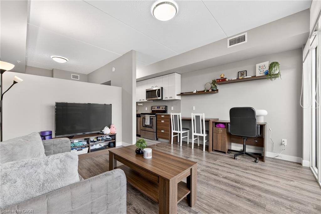 406-308 Lester Street, Waterloo, ON - Indoor Photo Showing Living Room