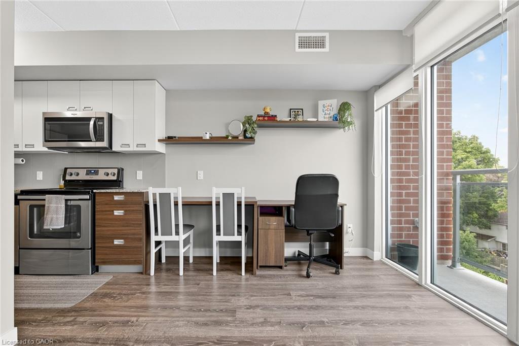 406-308 Lester Street, Waterloo, ON - Indoor Photo Showing Kitchen