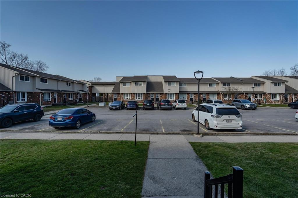 264-100 Brownleigh Avenue, Niagara Falls, ON - Outdoor