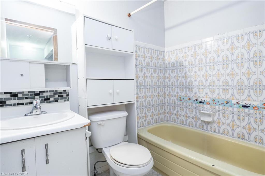 264-100 Brownleigh Avenue, Niagara Falls, ON - Indoor Photo Showing Bathroom