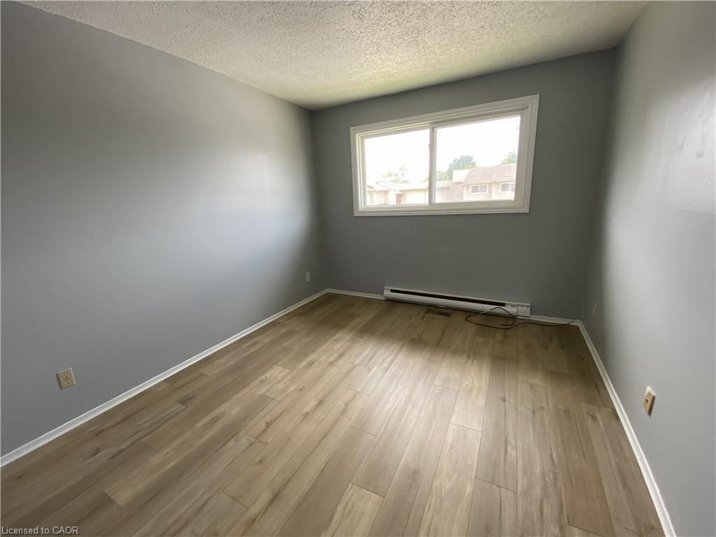 264-100 Brownleigh Avenue, Niagara Falls, ON - Indoor Photo Showing Other Room