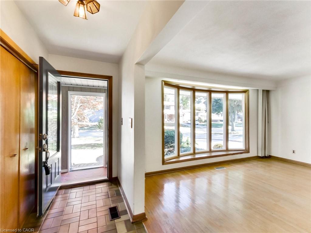 558 Parkside Crescent, Burlington, ON - Indoor Photo Showing Other Room