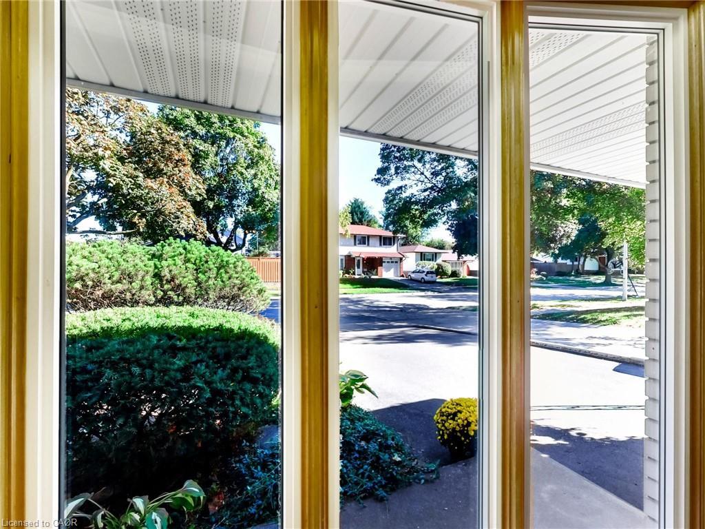 558 Parkside Crescent, Burlington, ON - Indoor Photo Showing Other Room