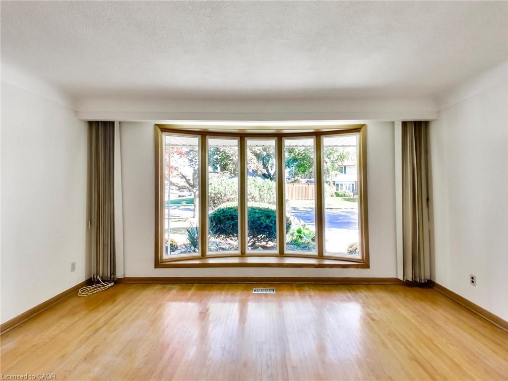 558 Parkside Crescent, Burlington, ON - Indoor Photo Showing Other Room