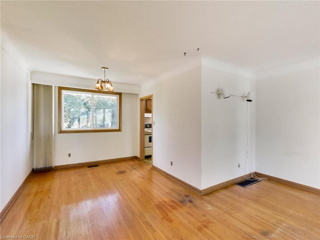 558 Parkside Crescent, Burlington, ON - Indoor Photo Showing Other Room