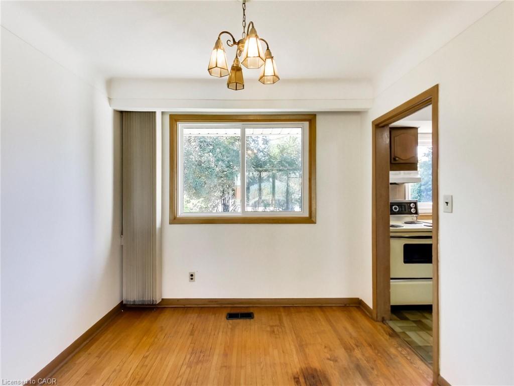 558 Parkside Crescent, Burlington, ON - Indoor