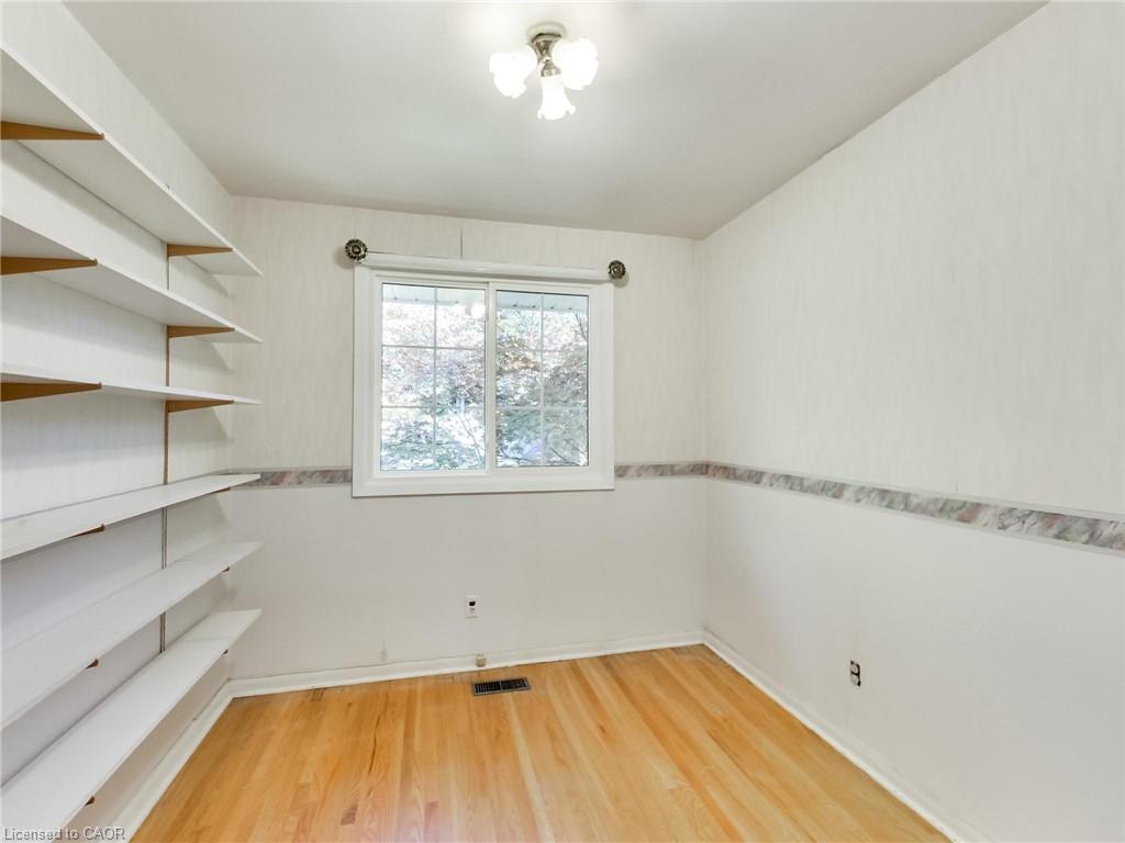 558 Parkside Crescent, Burlington, ON - Indoor