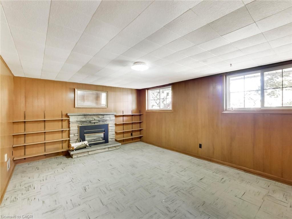 558 Parkside Crescent, Burlington, ON - Indoor With Fireplace