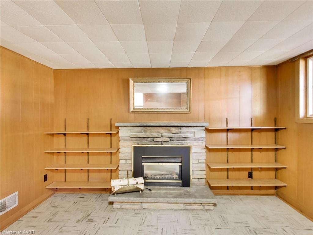 558 Parkside Crescent, Burlington, ON - Indoor Photo Showing Other Room With Fireplace