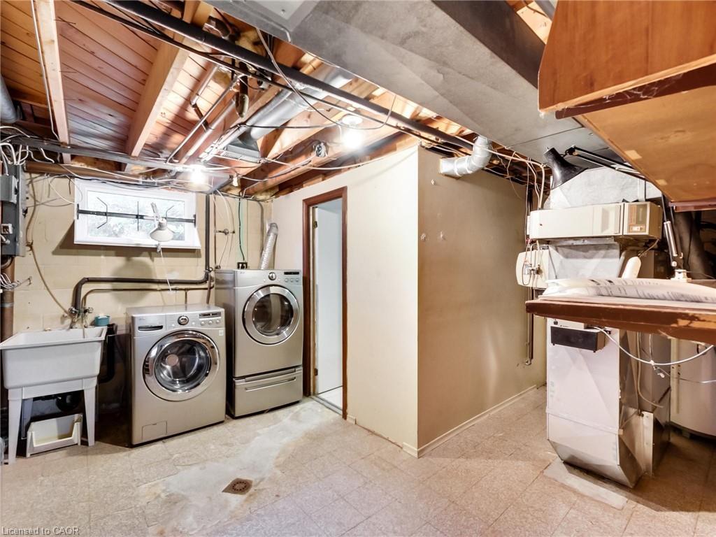 558 Parkside Crescent, Burlington, ON - Indoor Photo Showing Laundry Room