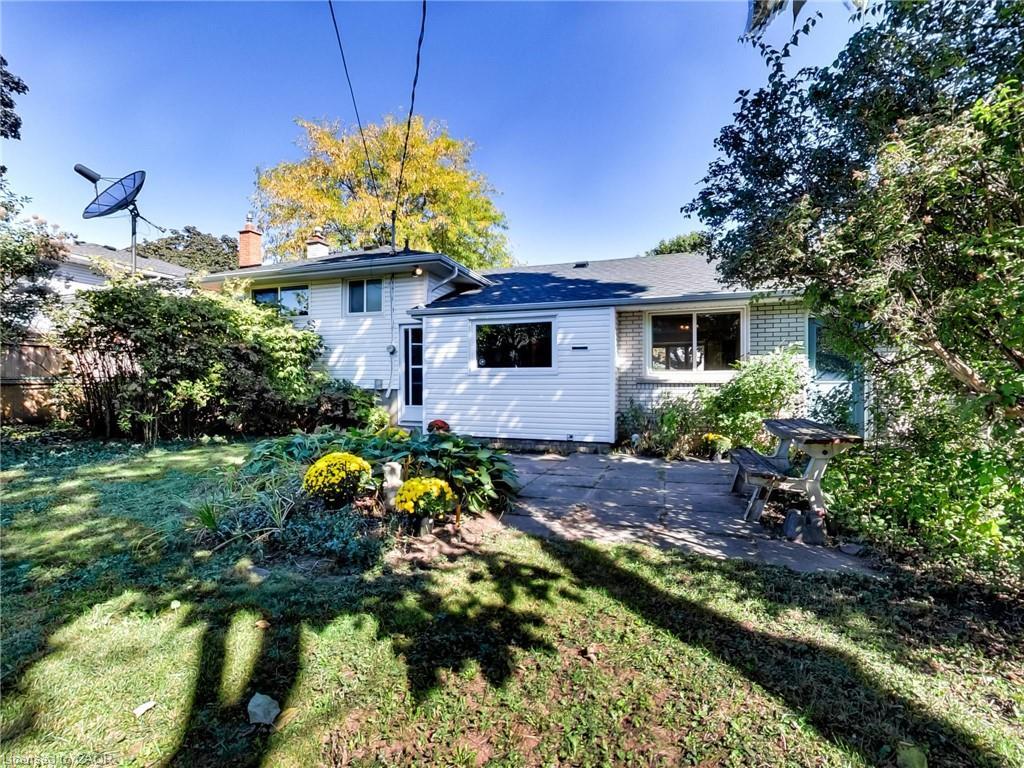 558 Parkside Crescent, Burlington, ON - Outdoor