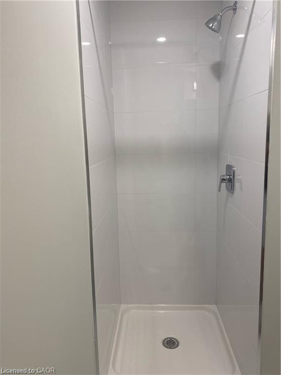 1403-15 Queen Street, Hamilton, ON - Indoor Photo Showing Bathroom