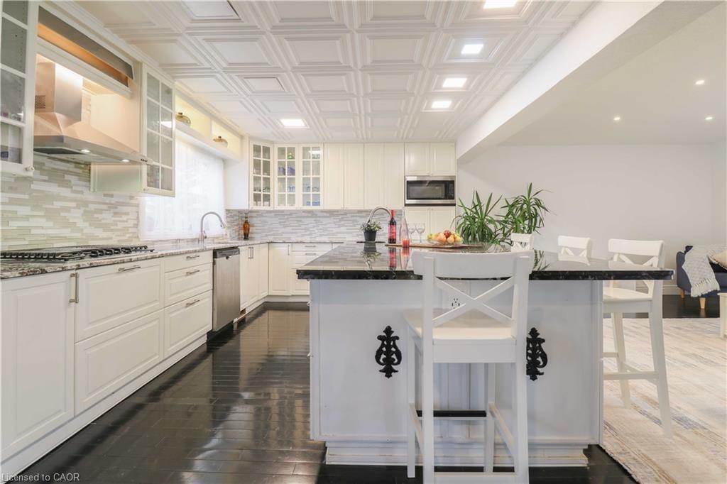 298 Second Road E, Stoney Creek, ON - Indoor Photo Showing Kitchen With Upgraded Kitchen