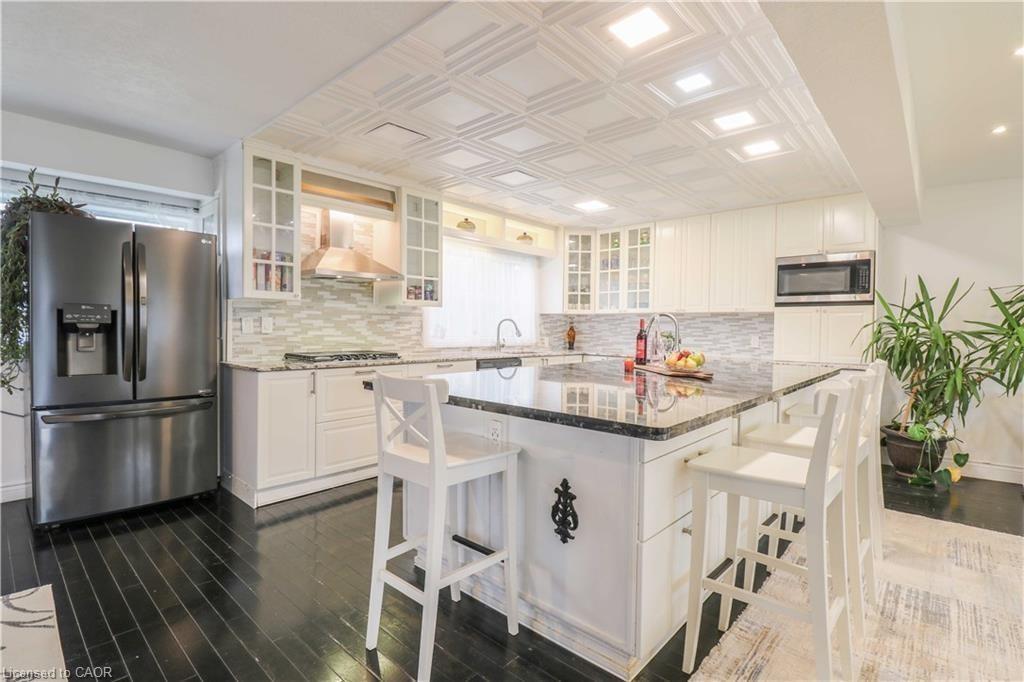 298 Second Road E, Stoney Creek, ON - Indoor Photo Showing Kitchen With Upgraded Kitchen