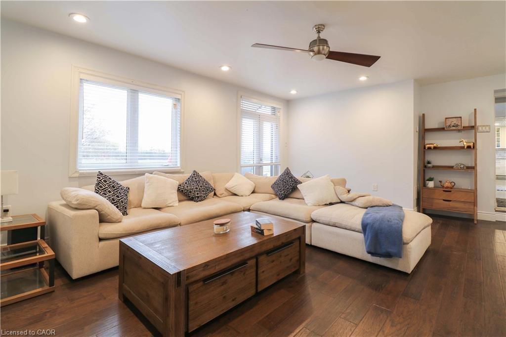 298 Second Road E, Stoney Creek, ON - Indoor Photo Showing Living Room