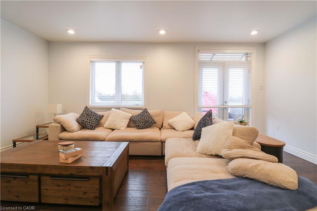 298 Second Road E, Stoney Creek, ON - Indoor Photo Showing Living Room