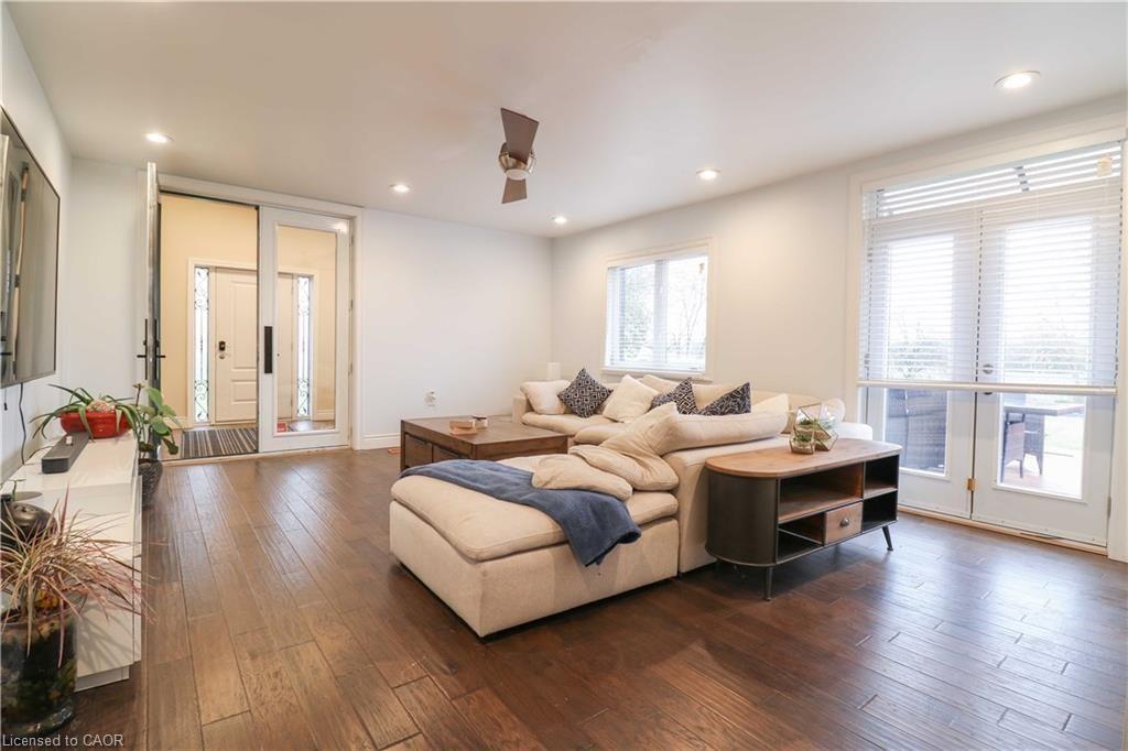 298 Second Road E, Stoney Creek, ON - Indoor Photo Showing Living Room