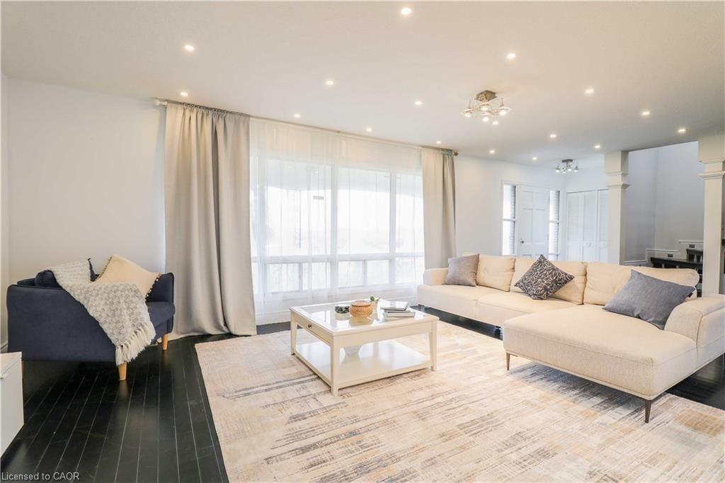 298 Second Road E, Stoney Creek, ON - Indoor Photo Showing Living Room