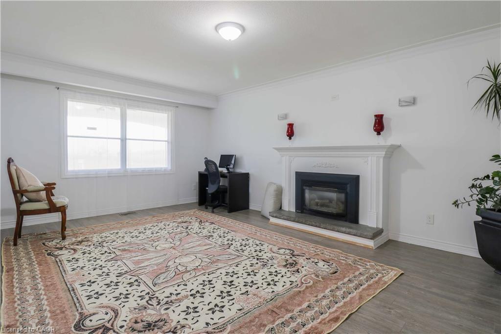 298 Second Road E, Stoney Creek, ON - Indoor Photo Showing Living Room With Fireplace