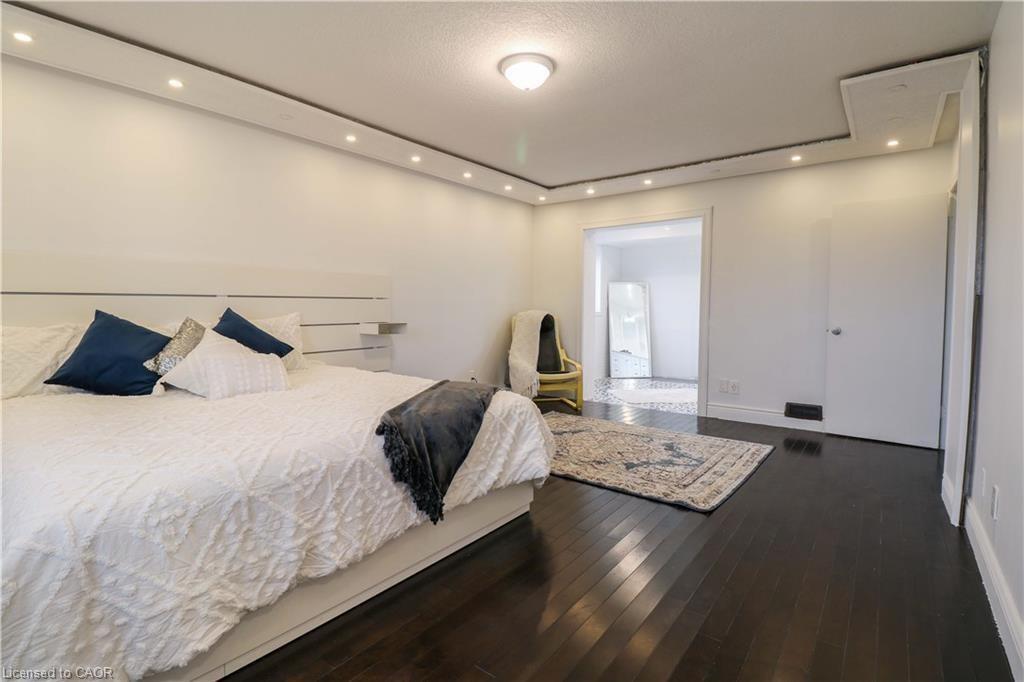 298 Second Road E, Stoney Creek, ON - Indoor Photo Showing Bedroom