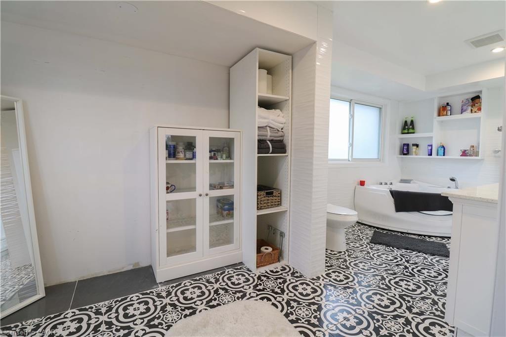 298 Second Road E, Stoney Creek, ON - Indoor