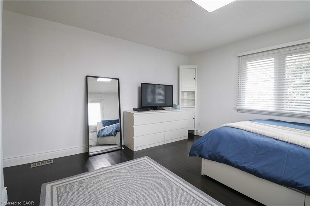 298 Second Road E, Stoney Creek, ON - Indoor Photo Showing Bedroom