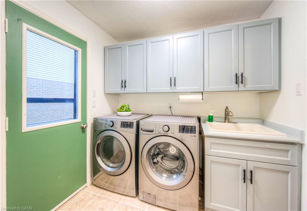 243 Highview Drive, Kitchener, ON - Indoor Photo Showing Laundry Room