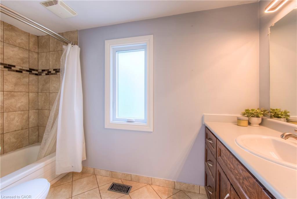 243 Highview Drive, Kitchener, ON - Indoor Photo Showing Bathroom