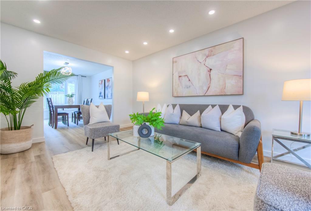 243 Highview Drive, Kitchener, ON - Indoor Photo Showing Living Room