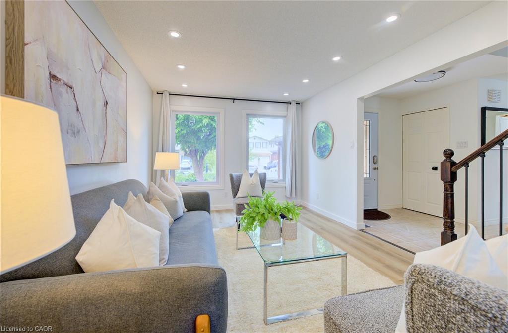 243 Highview Drive, Kitchener, ON - Indoor Photo Showing Living Room