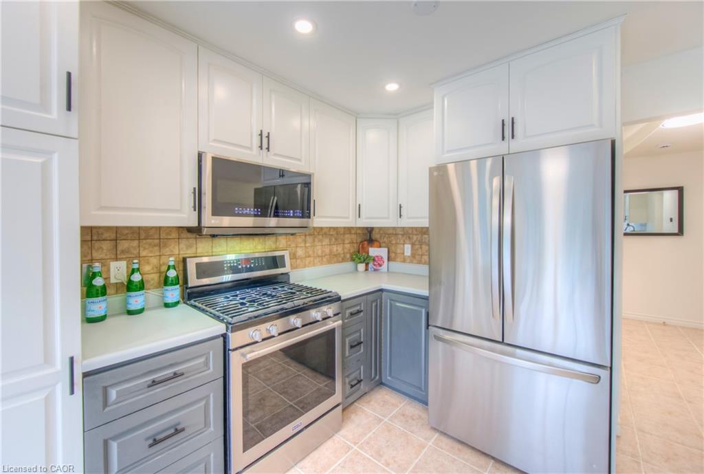243 Highview Drive, Kitchener, ON - Indoor Photo Showing Kitchen