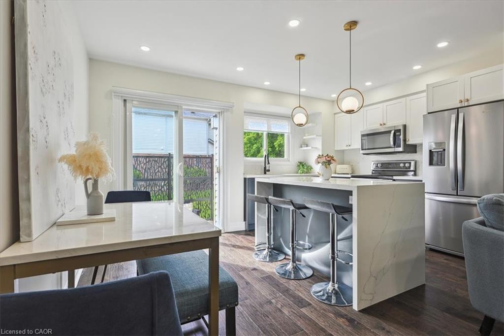 2-2920 Headon Forest Drive, Burlington, ON - Indoor Photo Showing Kitchen With Stainless Steel Kitchen With Upgraded Kitchen