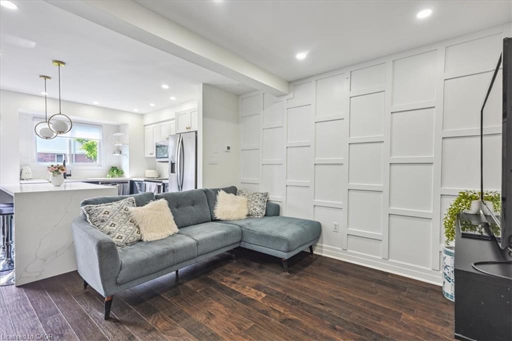 2-2920 Headon Forest Drive, Burlington, ON - Indoor Photo Showing Living Room
