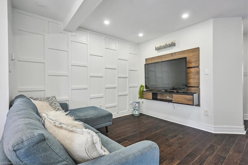 2-2920 Headon Forest Drive, Burlington, ON - Indoor Photo Showing Living Room